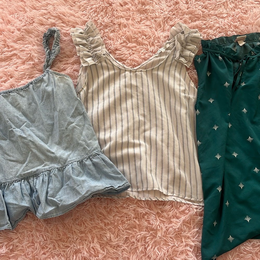 Summer shirts all around size small!